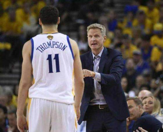 球门底线的 球门底线的